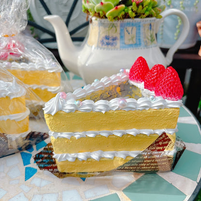 ショートケーキ鉢　ノーマル　イチゴ付き